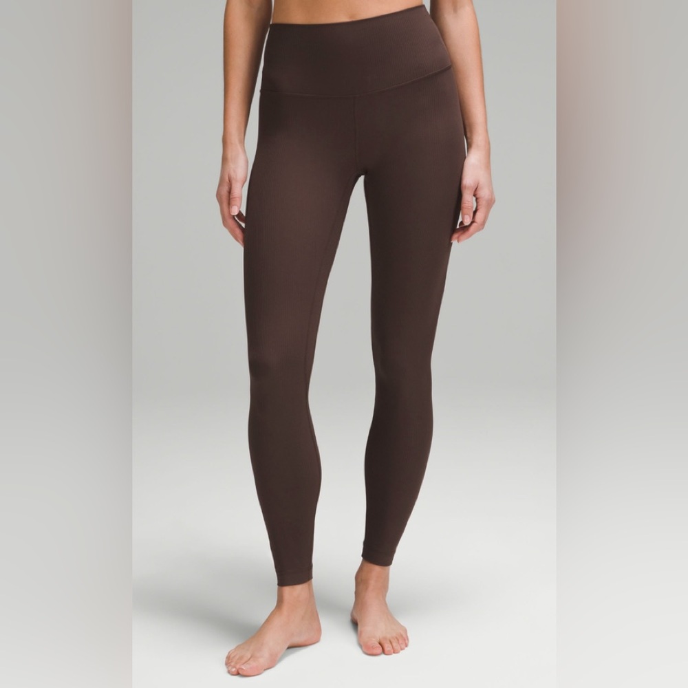 Lululemon six 4 like new leggings with mesh inserts